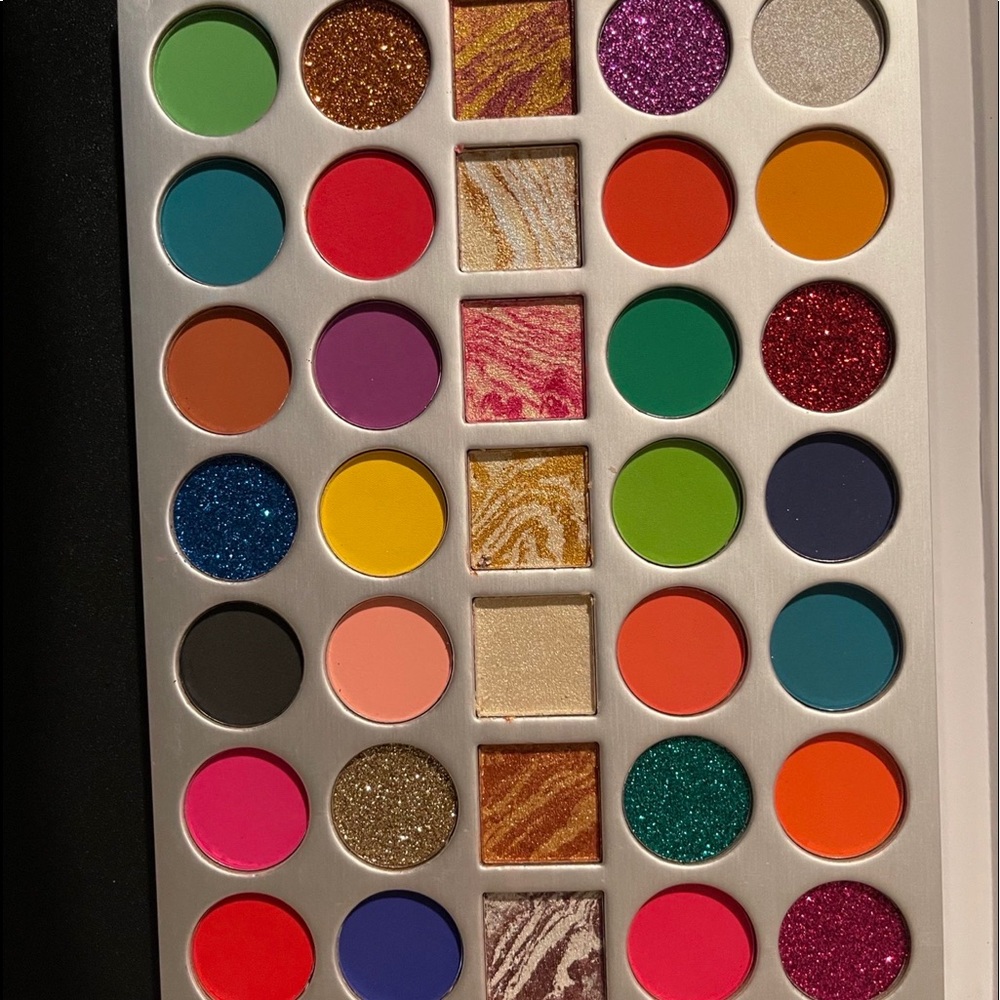 Bella Forever Eyeshadow Palette